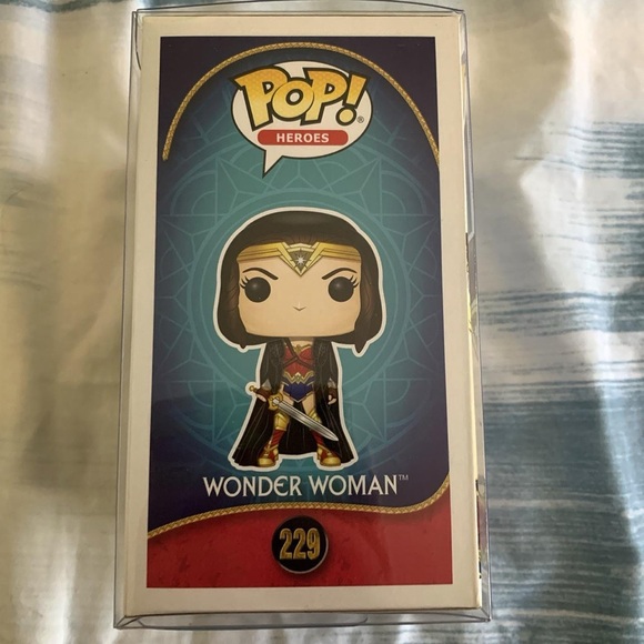 Wonder Woman Funko POP Figure with Protective case - Picture 3 of 4